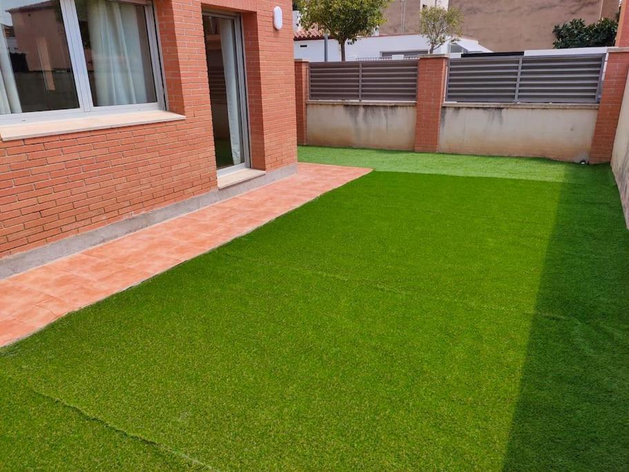 Chalet Amplio Con Jardin Y Zona Barbacoa. Реус Екстериор снимка