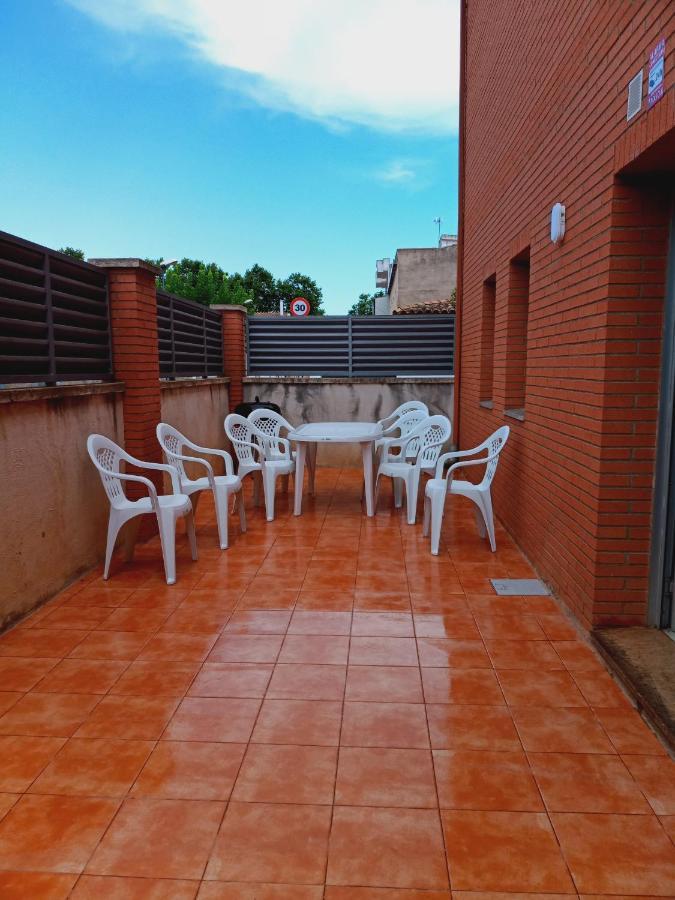 Chalet Amplio Con Jardin Y Zona Barbacoa. Реус Екстериор снимка
